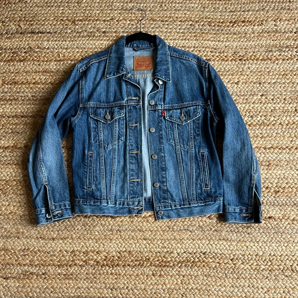 Levi’s original trucker jacket size small medium wash